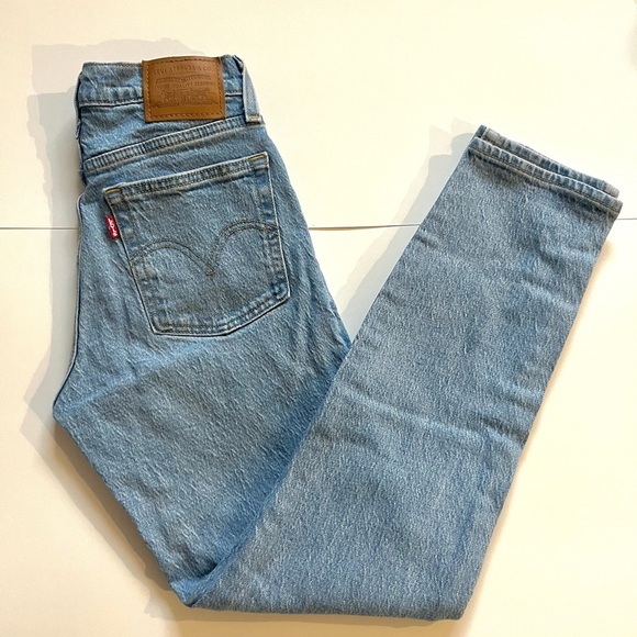 Levi’s Wedgie Straight Fit Women’s Jeans - Picture 2 of 5